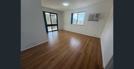 Freshly renovated 2 by 1 unit - Photo 3