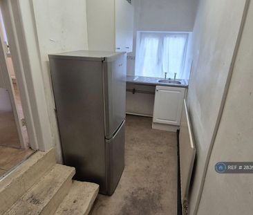 2 bedroom end of terrace house to rent - Photo 5