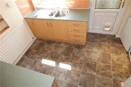 3 bedroom terraced house to rent - Photo 2