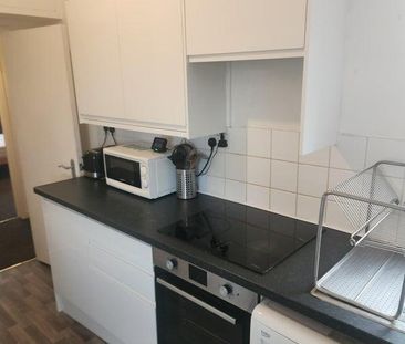 1 bedroom in a flat share to rent - Photo 6