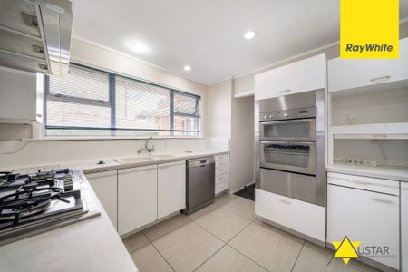 Warm, Practical Living in a Highly Convenient Location - Photo 3