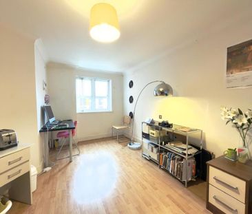 1 bedroom in a flat share to rent - Photo 2