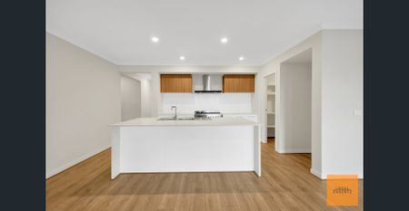 Near new property in great location! - Photo 2