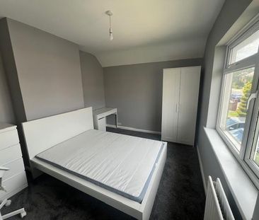 4 bedroom semi-detached house to rent - Photo 5