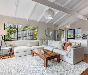 Charming 4 Bedroom Birkenhead Home! - Photo 4