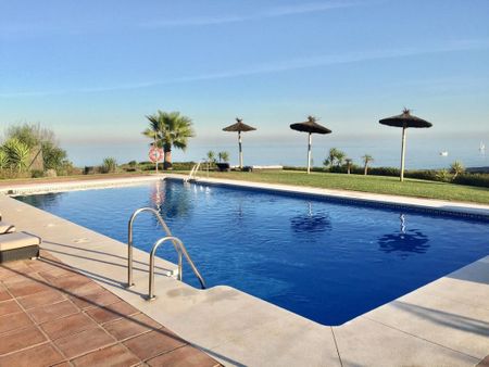 2 room luxury Apartment for rent in Alcaidesa, Andalusia - Photo 4