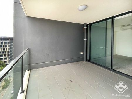 Spacious 3-Bedroom Apartment in Prime South Brisbane Location - Photo 5