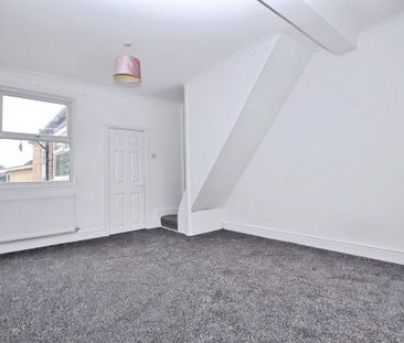 2 bedroom terraced house to rent - Photo 4