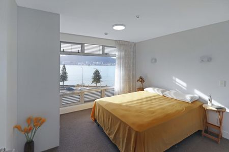 Oriental Parade Living - Photo 2