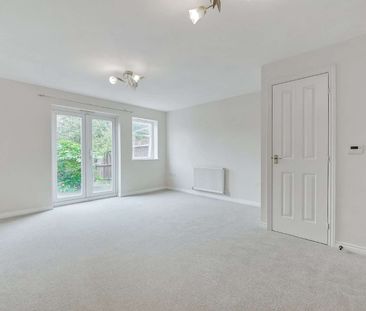 A contemporary townhouse, perfectly suited for family life. - Photo 1