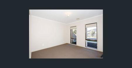 Modern Living in a Prime Craigieburn Location - Photo 2