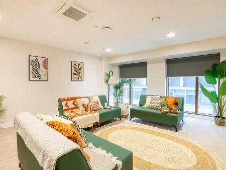 Deluxe Ensuite (Floors 30-32) - Photo 3