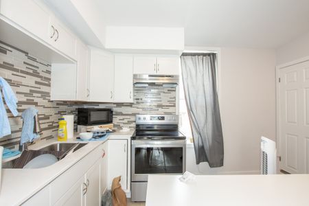 **COZY UNIT** 1 Bedroom Apartment in Hamilton!! - Photo 2