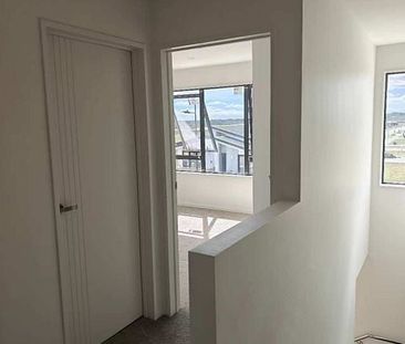 Modern New Karaka Townhous - Photo 6