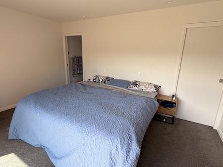 Sunny, Stylish and Spacious! - Photo 2