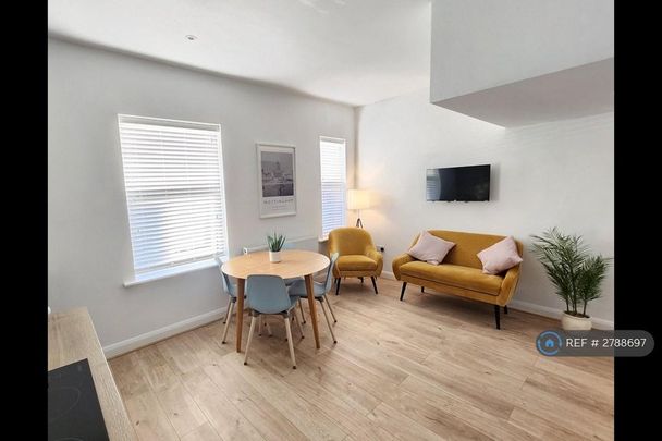 2 bedroom flat to rent - Photo 1