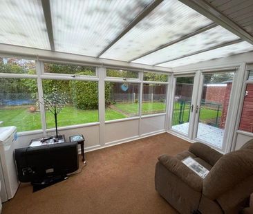 3 bedroom end of terrace house to rent - Photo 2