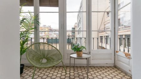 Room for rent in 6-bedroom apartment in Barcelona - Photo 5