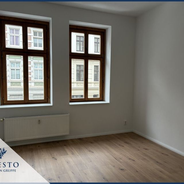 Frisch renovierte 2-Raumwohnung mit Einbauküche & ca. 50 m² Wohnkomfort! - Foto 1