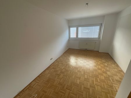 Familienglück! Geförderte Familienwohnung mit Balkon und Tiefgaragenabstellplatz - Foto 2