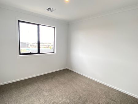 25 Saltbush Parade, Tralee NSW 2620 - Townhouse For Rent | Domain - Photo 2