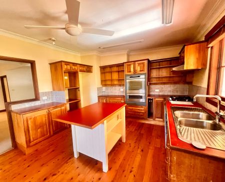 Charming Family Home in Glenbrook - Photo 3