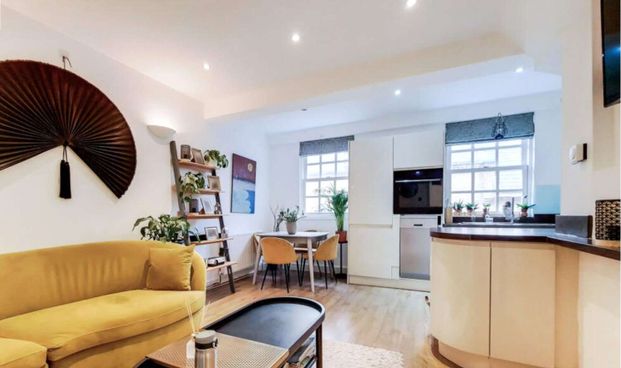 Bright and airy two bedroom duplex apartment in Bridewell Place in the heart of Wapping, E1W - Photo 1