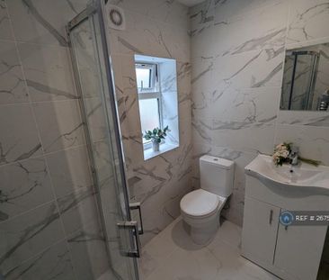 3 bedroom end of terrace house to rent - Photo 3