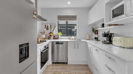 Modern 2BR Home with small garden in Rolleston - Photo 2