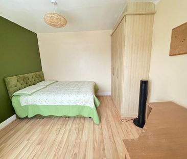 4 bedroom semi-detached house to rent - Photo 5