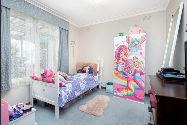10 Ercil Street, Wendouree VIC 3355 - House For Rent | Domain - Photo 1