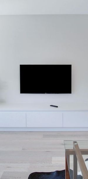 Modern 2 Bedroom + Study! - Photo 1