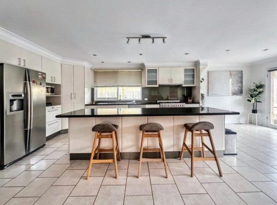 Glen Waverley - Photo 1