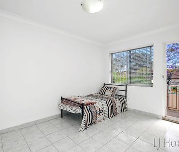 BRIGHT & SUNNY RENOVATED TWO BEDROOM UNIT - Photo 1