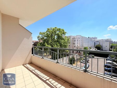 Location Appartement 4 pièces 84m² LYON 8ème - Photo 3
