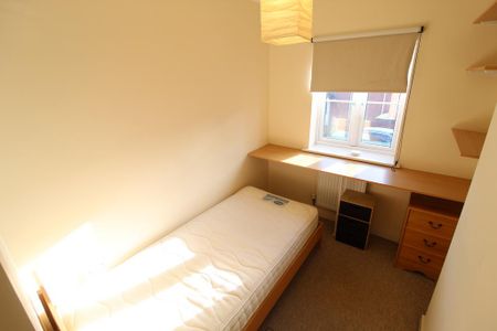 3 bedroom semi-detached house to rent - Photo 2