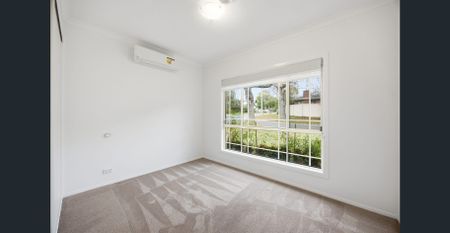 Spacious Stunning Family Living in a Prime Croydon Location - Photo 5