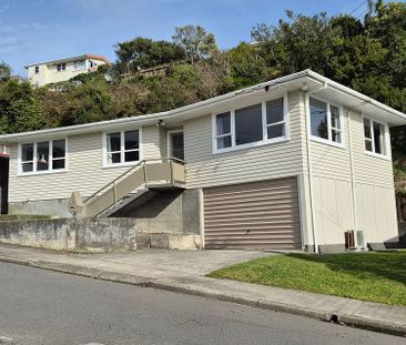 4 Bedroom,Bus route,walk to schools - Photo 3