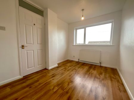 2 bedroom Mid Terraced House to let - Photo 4