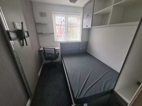 3 Bed - 49 Woodsley Road, Hyde Park, Leeds - LS6 1SB - Student - Photo 1