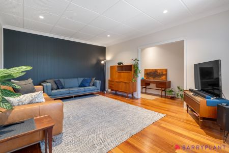 Modern three-bedroom home! - Photo 3