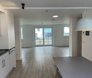 Groß, hell, modern mit Einbauküche und Balkon - Foto 4