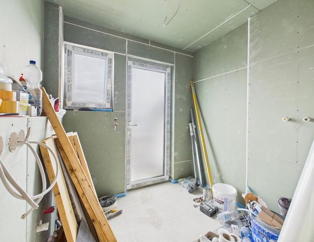 Neubau-Erstbezug in Reichertshofen! Moderne 4-ZKB-Wohnung inkl. Einbauküche und zwei Stellplätzen! - Photo 1