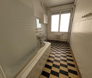 Location Appartement 3 pièces 77m² LILLE 59800 - Photo 2