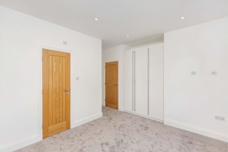 The Broadway, Wimbledon, SW19, London - Photo 5