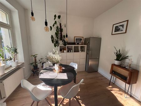 SINGLES AUFGEPASST! Ruhige 1 Raum Wohnung mit großer Wohnküche in Gohlis, Bad mit Fenster, Wanne - Photo 2