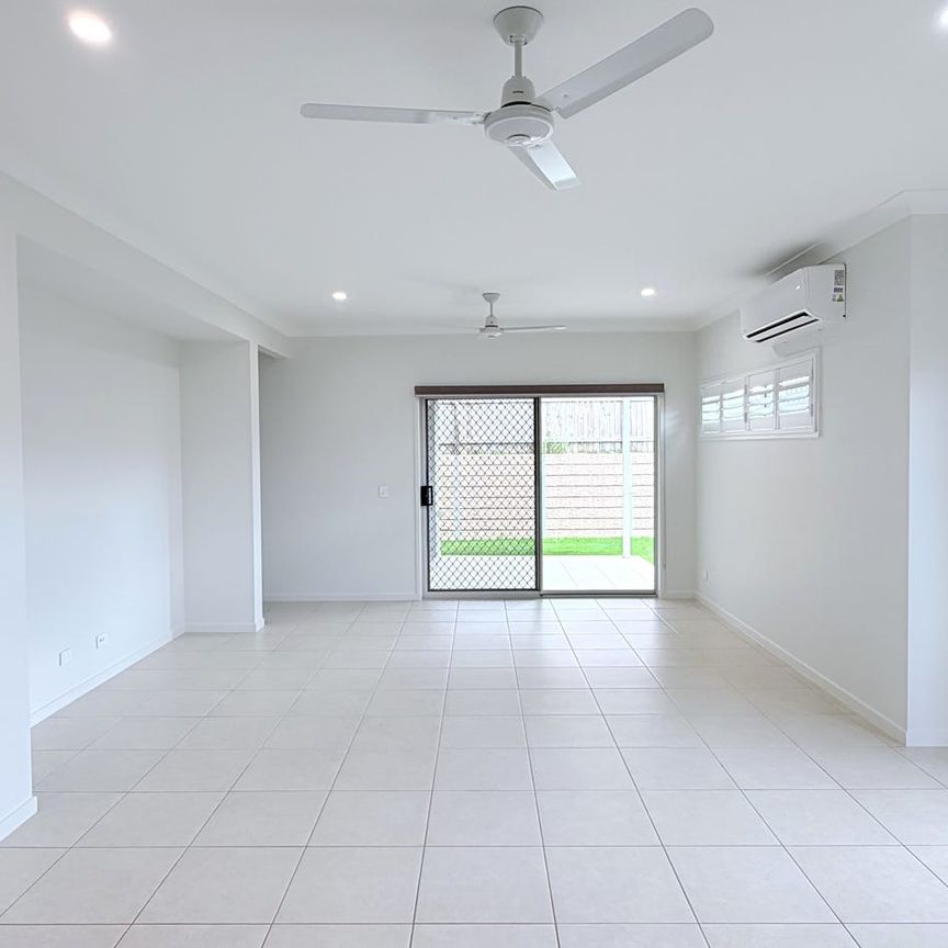 Modern Family Living in Prime Flagstone Location – Near New Home! - Photo 1