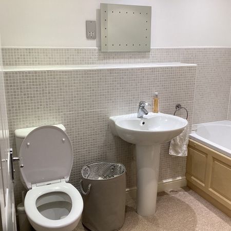 Room in a Shared House, Strathearn Drive, BS10 - Photo 4