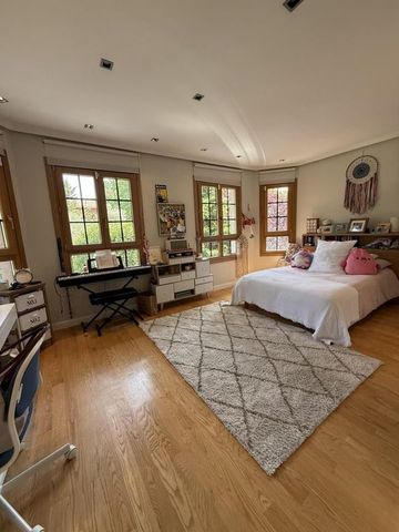 5 bedroom luxury Villa for rent in Madrid, Spain - Photo 2