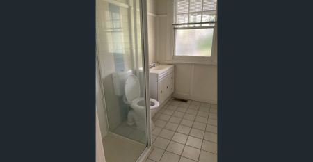 Comfortable Three Bedroom Home in Ivanhoe. - Photo 4